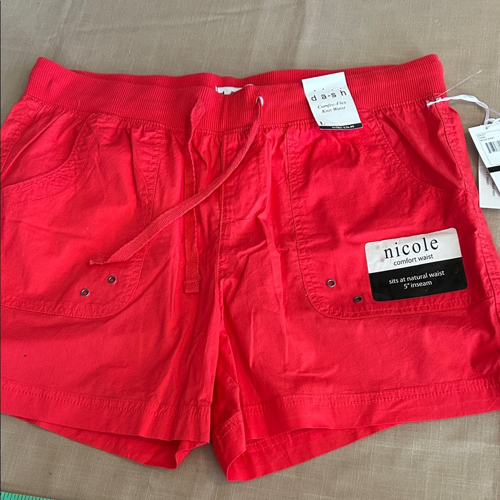D a-a h NWT Nicole Red Drawstring Athletic Shorts with Front Pockets
